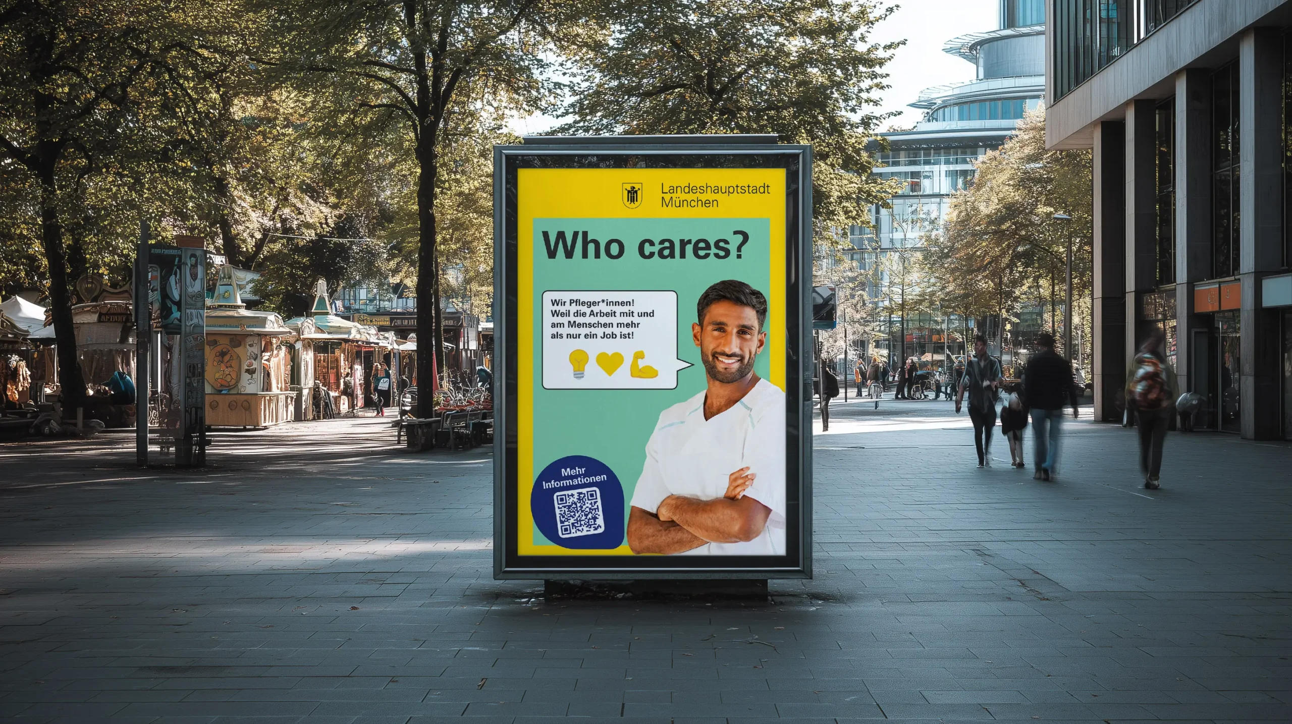 City-Light-Plakat der Münchner Pflegekampagne „Who cares?“ mit lächelndem Pfleger